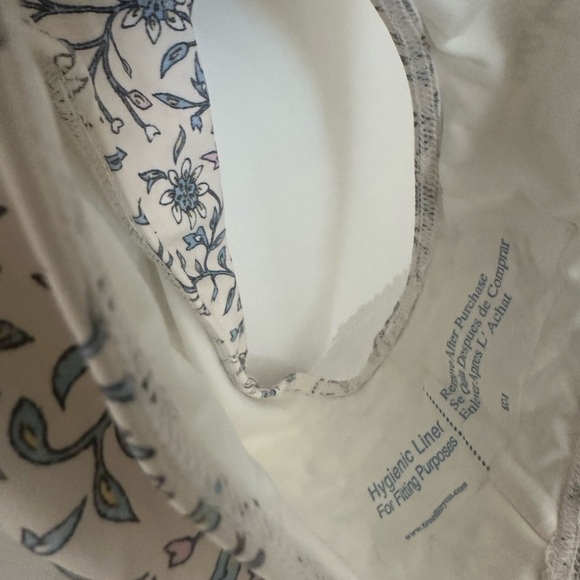 XiRENA Floral Patterned Garment - Picture 6 of 11